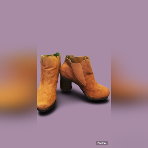 American Eagle Outfitters Tan Heeled Boots with Sleek Design - Picture 4 of 7